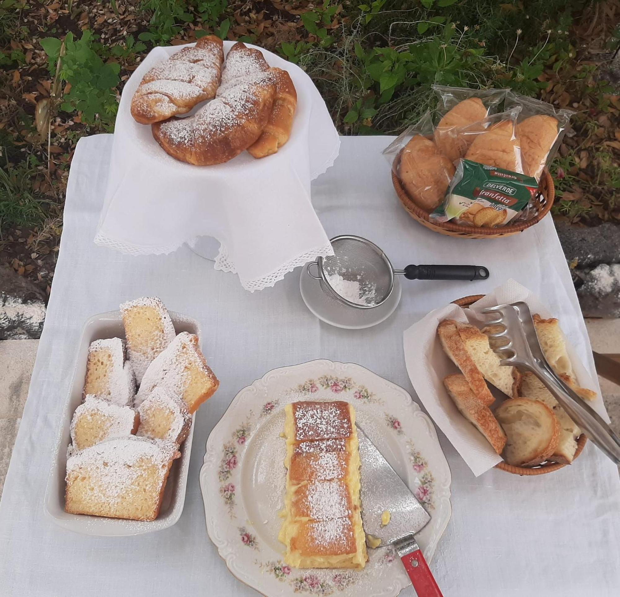 B&B Il Giardino Del Barone Pozzomaggiore Luaran gambar